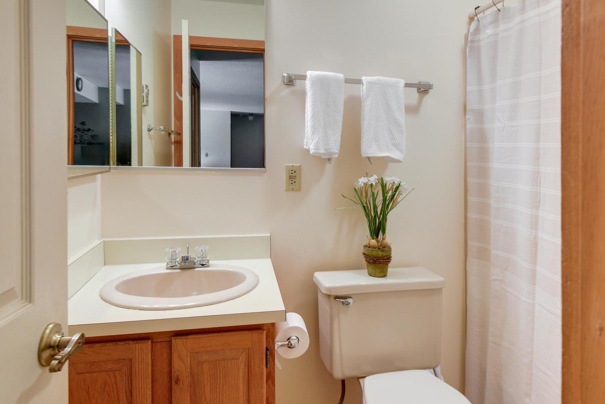 Well-Appointed Lincoln Abode Ski, Swim And Fish! Ngoại thất bức ảnh